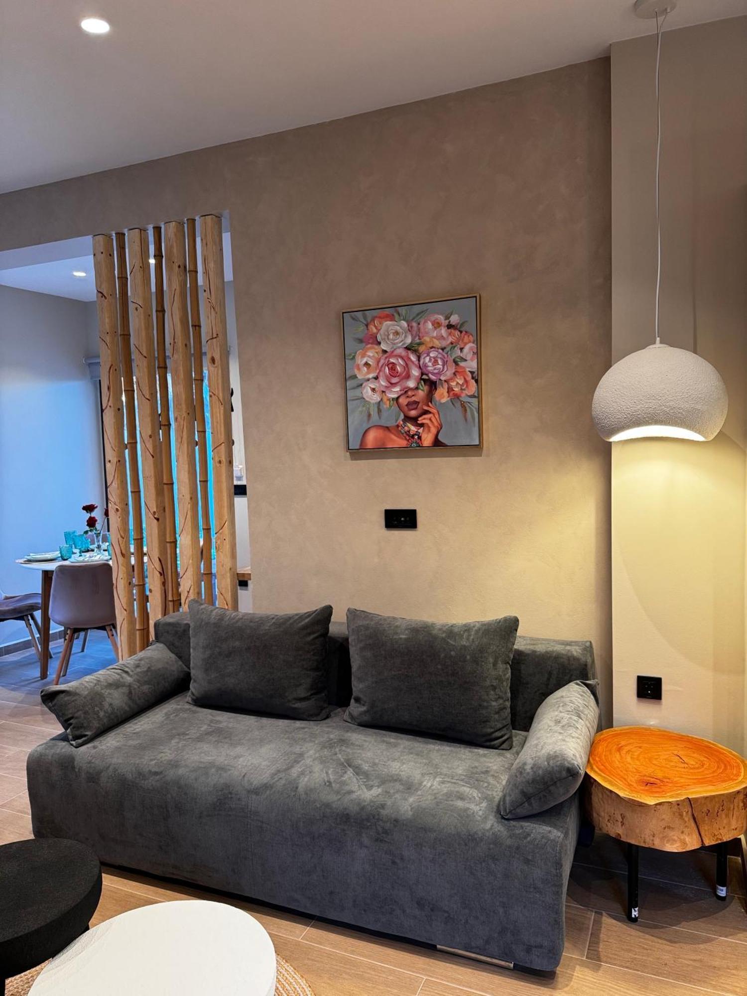 Compass Luxury Apartment *