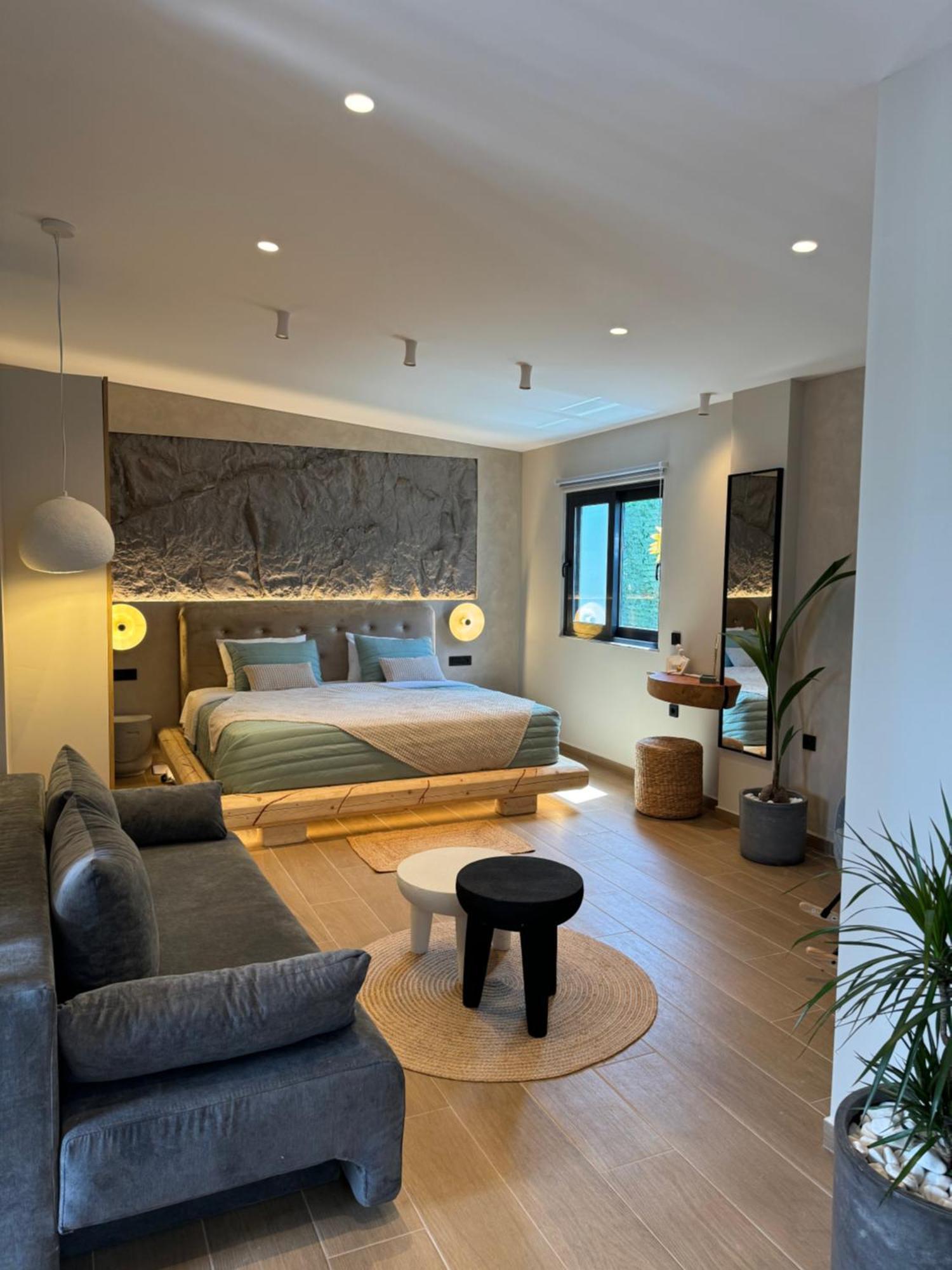 Compass Luxury *