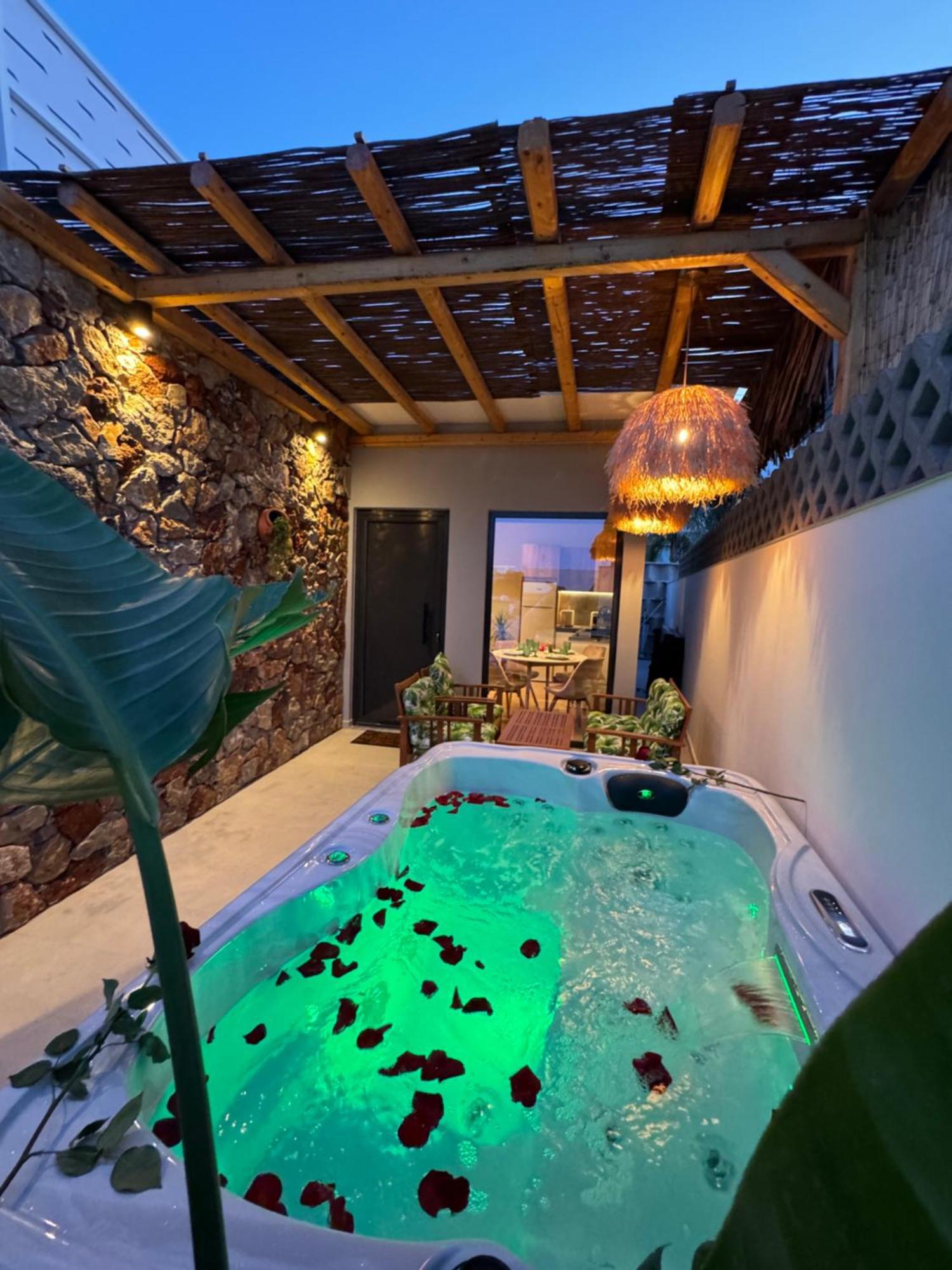 Compass Luxury Apartment *